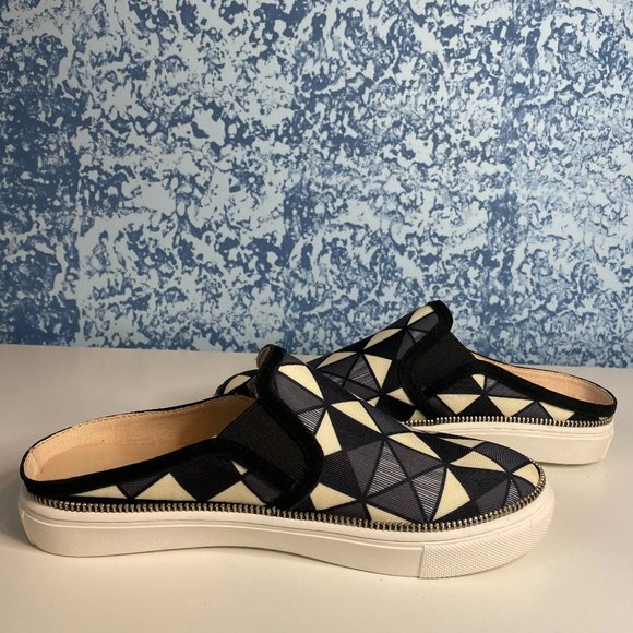 HAYDEN OPEN BACK SNEAKER BLACK/WHITE GEO - Picture 6 of 7